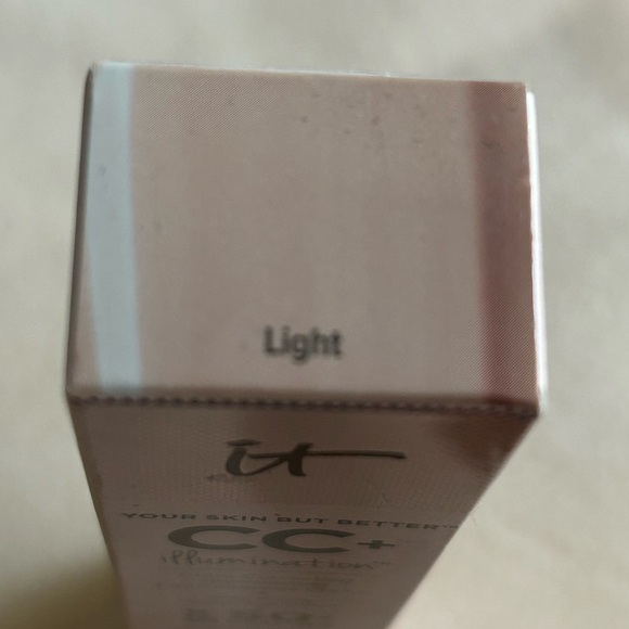 it Cosmetics CC+ illumination foundation in Light - Picture 3 of 3